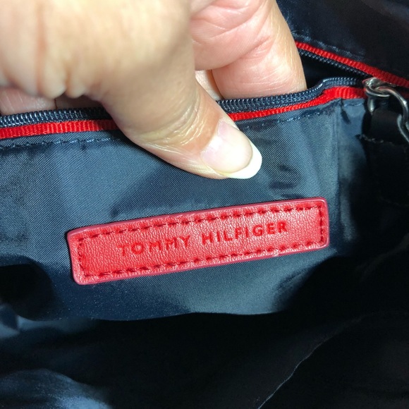 Tommy Hilfiger Flag Crossbody purse - Picture 6 of 8